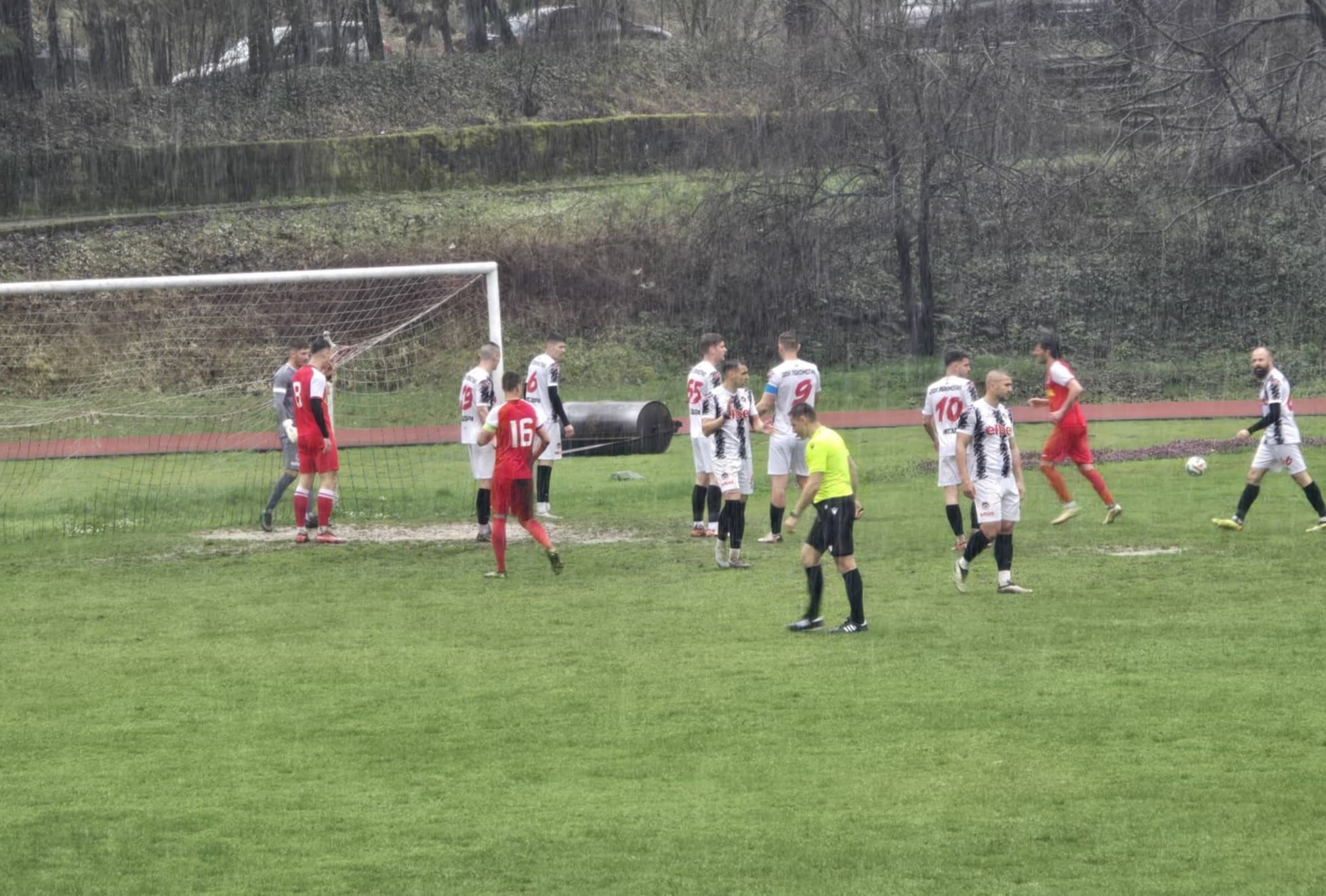 Ком (Берковица) удари звучно Локомотив (Мездра)